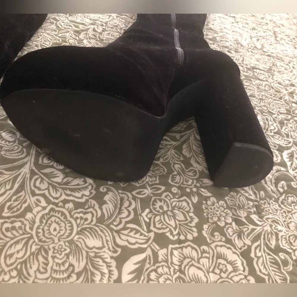 Elegant Black Thigh High Velvet Boots - Picture 3 of 4